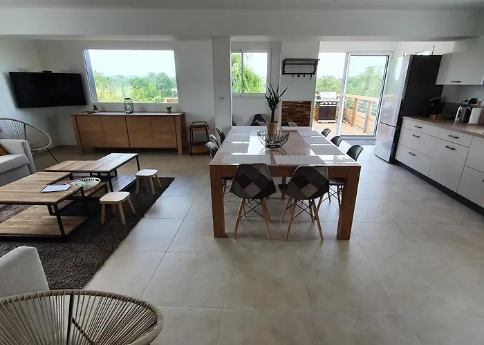 Familial Avec Piscine Privative Chauffee, Terrasse Sur Le Loir Et Proche Du Zoo De - Fr-1-410-329 La Flèche