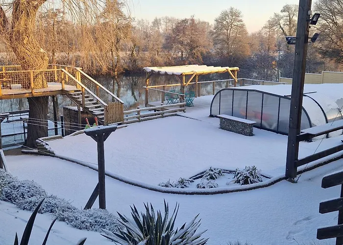Familial Avec Piscine Privative Chauffee, Terrasse Sur Le Loir Et Proche Du Zoo De - Fr-1-410-329 בית נופש La Flèche